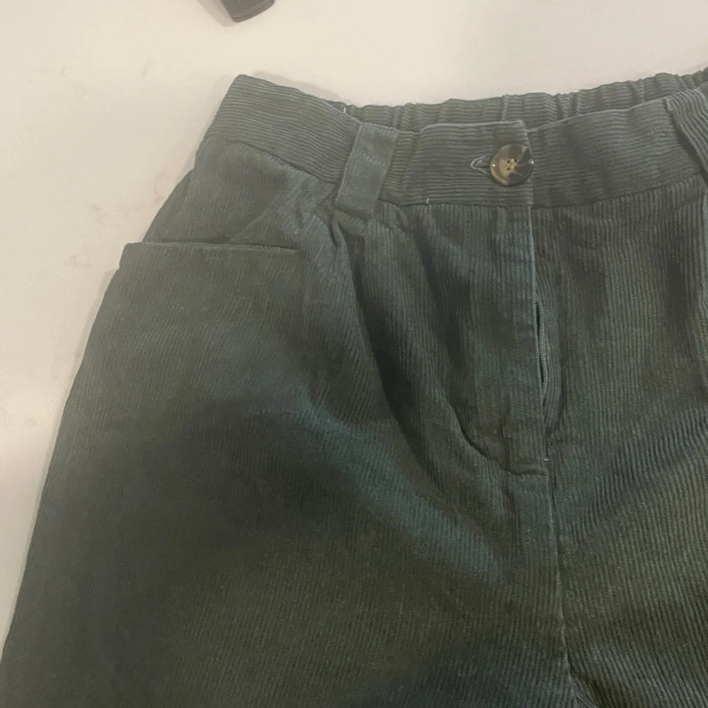 Simplee Forest Green baggie Corduroy Pants in size medium